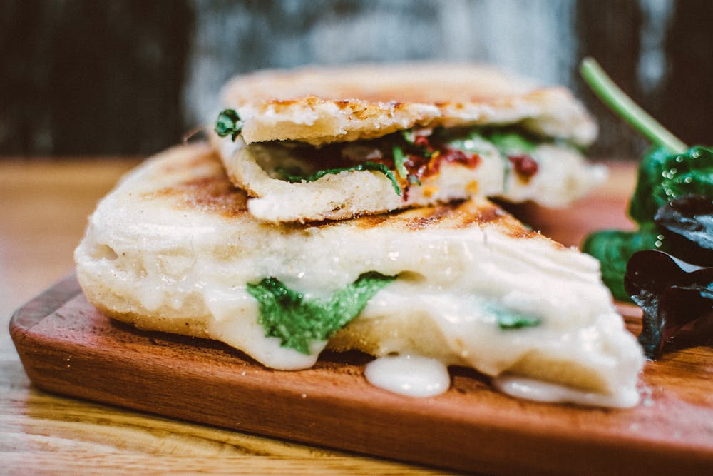 Panini grillé fromage épinards